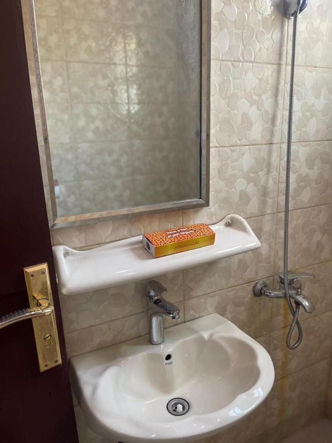 Apartment Spacious At Basla St 3 Mins From King Fahd Stadium *