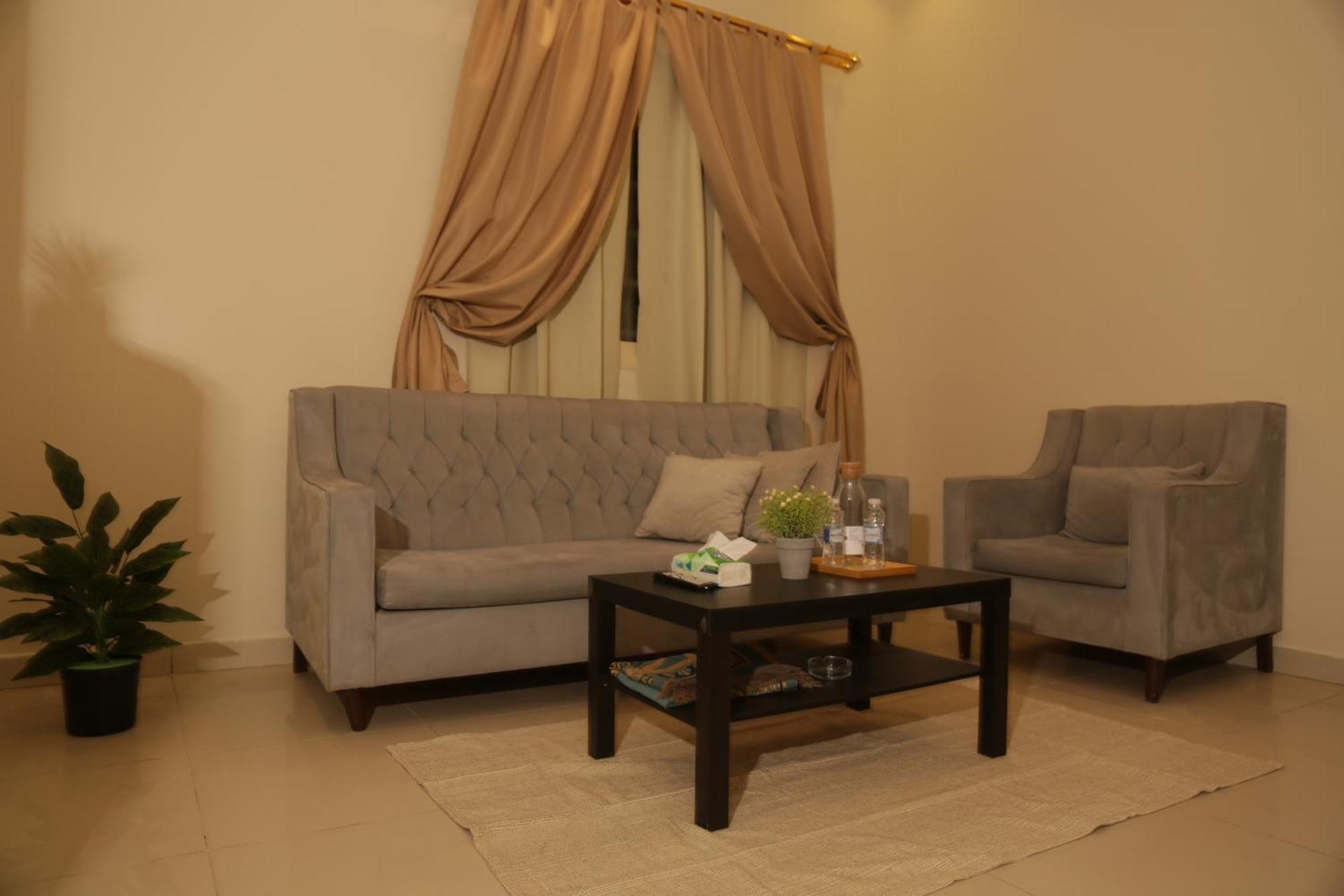 Spacious At Basla St 3 Mins From King Fahd Stadium Apartment *