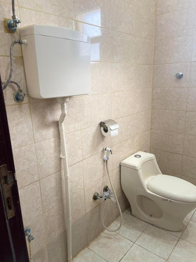 Apartment Spacious At Basla St 3 Mins From King Fahd Stadium